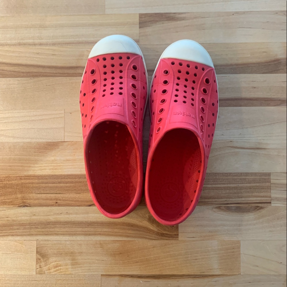 Red Native Jefferson Slip On Shoe, kids size 13